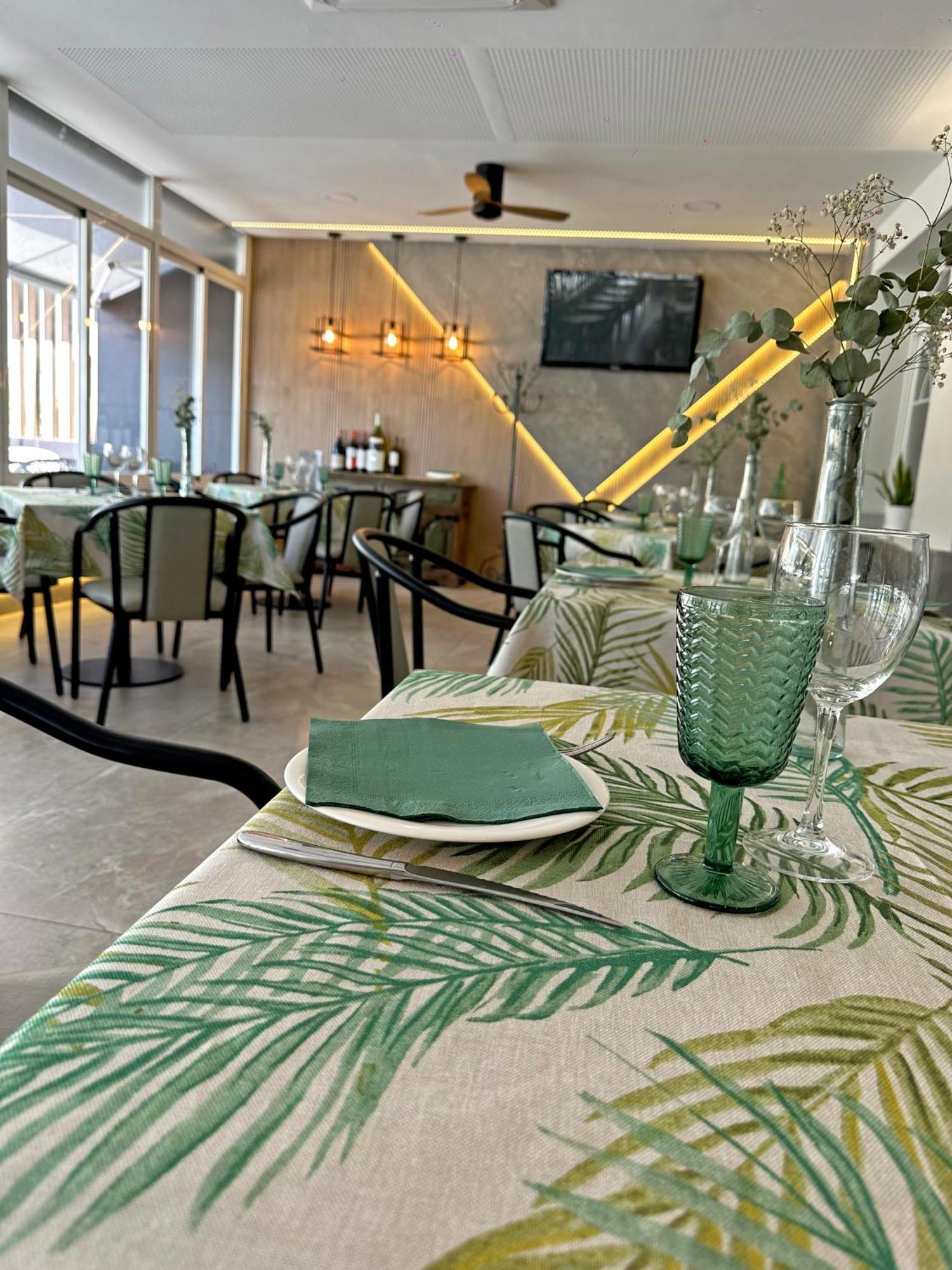 Hostal Restaurante El Cary Montemayor Екстер'єр фото
