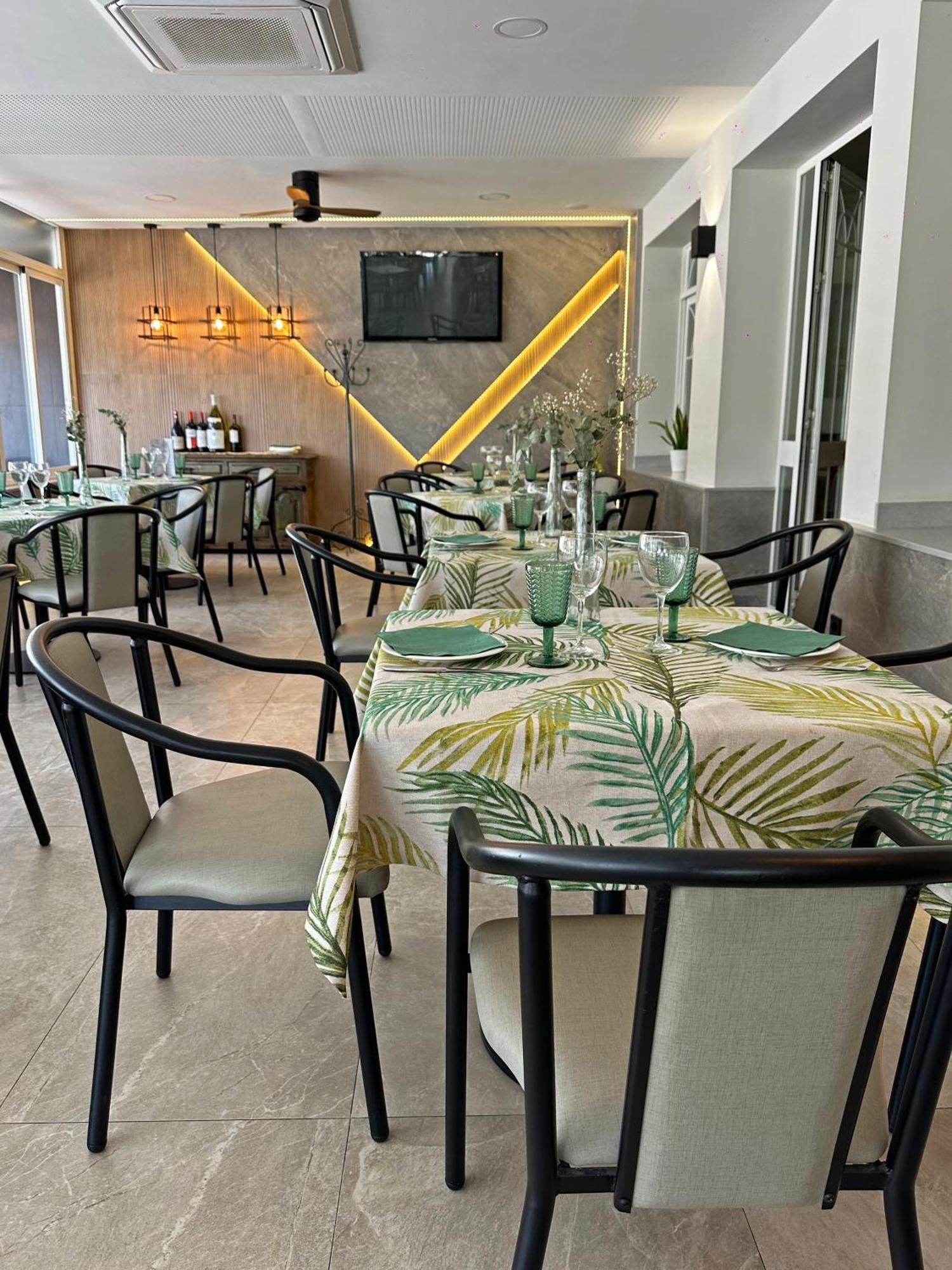 Hostal Restaurante El Cary Montemayor Екстер'єр фото