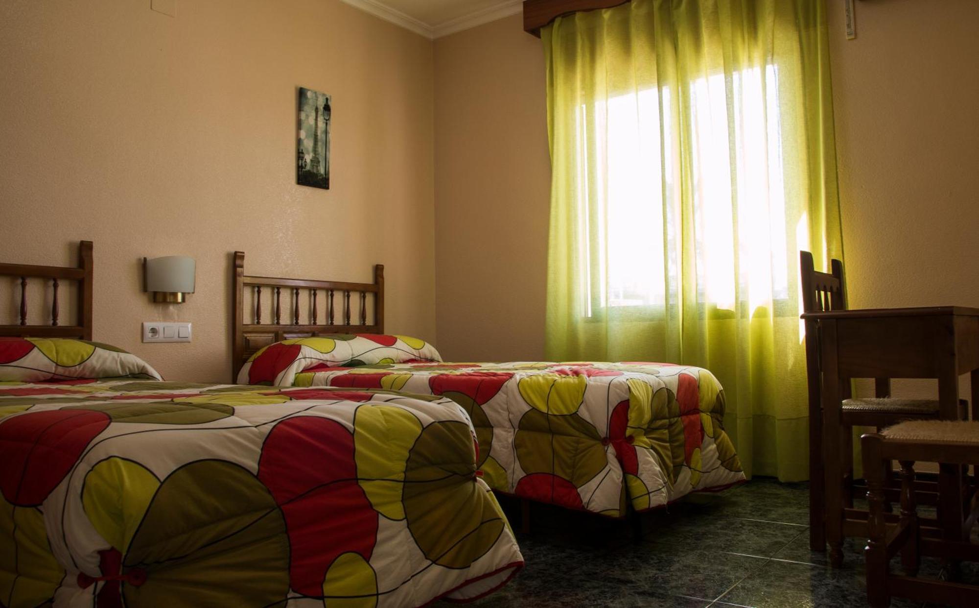 Hostal Restaurante El Cary Montemayor Екстер'єр фото